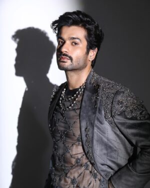 Sunny Kaushal Instagram - It was a pleasure to be a part of @nmacc.India  #IndiainFashion
A great initiative by #NitaAmbani ji 

Wearing my favourite @shantanunikhil 
Styled by @amandeepkaur87 
Pictures @amey_ghatge 
Hair @foram_gotecha 
Makeup @sajid_makeup