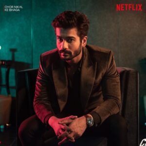 Sunny Kaushal Instagram - Ladies and gentlemen, kursi ki peti bandhe rakhein kyuki yeh flight heist se hijack ki taraf badh rahi hai 👀
#ChorNikalKeBhaga is NOW STREAMING only on @netflix_in! 🛬

@yamigautam @sunsunnykhez @maddockfilms @sharadkelkar @indraneilsengupta @ajaysinghmail #DineshVijan @amarkaushik @sirajahmed381 @vishalmishraofficial @rashmeetkaur
