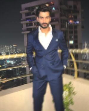 Sunny Kaushal Instagram - “Yes! I’m sure! The Sun has always been good to you Klara.”
-Klara and the Sun, Kazuo Ishiguro
