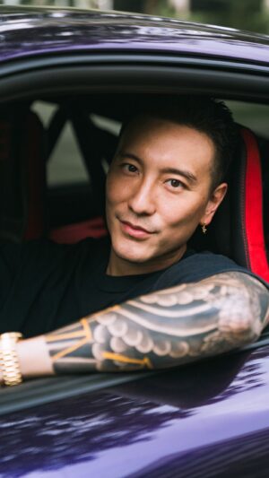 Sunny Wang Instagram - 我今天終於教訓到他啦
大家覺得我會太過份嗎？ 
想看更多底下留言告訴我🤣
新的EMC Vlog 已上線 
帶你們看我的997從推車到開車的全記錄！
@empiremotorclub