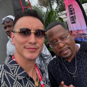 Sunny Wang Instagram - Bad Boyz for Life! 好開心見到 Will Smith & Martin Lawrence 你們看第三張 員工把自己給P上去 不客氣你們想要就拿去用吧! 

謝謝 @sonypicturestw @willsmith @martinlawrence 
期待最新的Bad Boy電影 Ride or Die