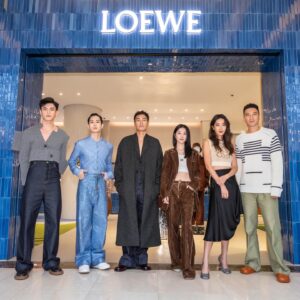 Sunny Wang Instagram - 今天幫 @loewe 拍了超多Reels 我自己想不出來可以拍什麼給你們看了 只好發發照片吧 今天很開心看到老朋友 @yoyang & @suitangtang 🤙🏼 感謝 Loewe 的邀請! 也很開心認識了一些新朋友 @chihtian 

#LOEWE
#LOEWEBreezeCenter
#LOEWESS24