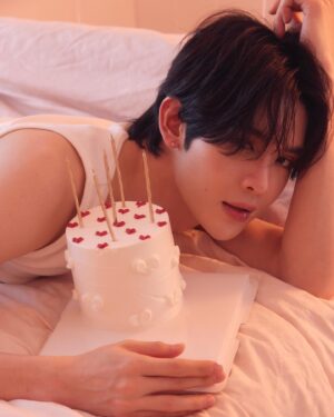 Supamongkon Wongwisut Instagram - Let’s make to night my birthday 🎂
#HappyJamesSuDay2024