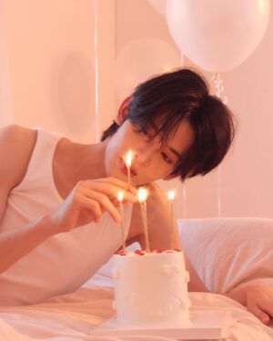 Supamongkon Wongwisut Instagram - Let’s make to night my birthday 🎂
#HappyJamesSuDay2024