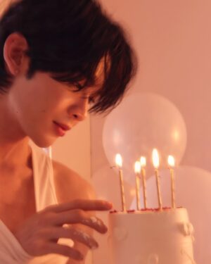 Supamongkon Wongwisut Instagram - Let’s make to night my birthday 🎂
#HappyJamesSuDay2024
