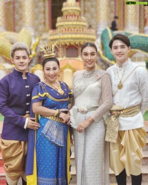 Supasit Chinvinijkul Instagram - ชุดเข้ากันโดยมิได้นัดหมาย 
งานเทพระโครต นำบุญมาฝากนะครับ
#ศิษย์อาจาร์ยเชียง