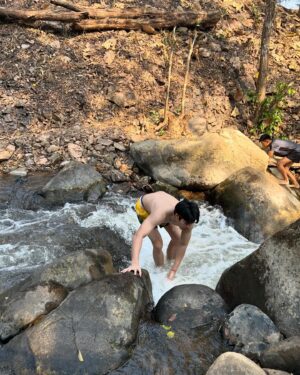 Suphadach Wilairat Instagram - Bosston🤪=Nature⛰️💦🏕️ #bosstonsuphadach  #กีต้าร์ของบอสตั้น