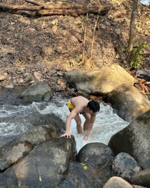 Suphadach Wilairat Instagram - Bosston🤪=Nature⛰️💦🏕️ #bosstonsuphadach  #กีต้าร์ของบอสตั้น