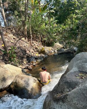 Suphadach Wilairat Instagram - Bosston🤪=Nature⛰️💦🏕️ #bosstonsuphadach  #กีต้าร์ของบอสตั้น