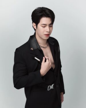 Suphadach Wilairat Instagram - 📸🖤 #bosstonsuphadach  #กีต้าร์ของบอสตั้น