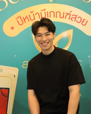 Suphakorn Sriphothong Instagram - มาให้พี่หมอดูแลหน้าให้ก่อนเที่ยวปีใหม่ พี่หมอเลยให้ลอง Hi-Fusion ยกกระชับรูปหน้า ไม่ต้องรอทำเสร็จเห็นผลเลยครับ 🫶🏻🫶🏻🫶🏻