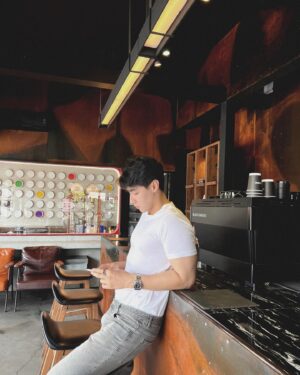 Suphakorn Sriphothong Instagram - อยากติดแกให้เหมือนติดกาแฟหว่ะ