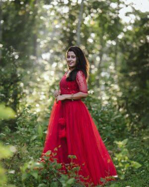 Suphy Maria Instagram - And suddenly all the love songs were about you!✨

Wearing the beautiful dress by @makeover_by_athirasarath ❤️🥰

📸 : @dop_by_nishin 😍

#lehenga #redlove #red #dress #dolledup #love #happiness #instafashion #instagram #outfit #photo #instagood #fashion #ethnic #mallu #greenary #kerala #girl