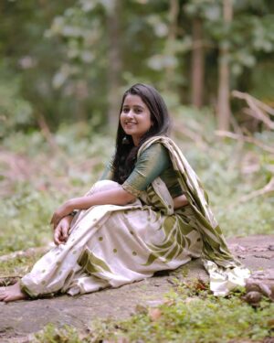 Suphy Maria Instagram - ❤️🌸!

📸 : @dop_by_nishin

#naturevibes #nature #photoshoot #dream #zeekeralam #trending #smile #positivevibes #actor #mallu #sareelove #saree #green