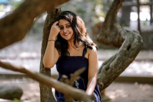 Suphy Maria Instagram - I'm nicer when i likes my outfit!😉

📸 : @dop_by_nishin 🤓

#photooftheday #outfit #nice #woods #kochi #explore #fyp #kerala #smile #zeekeralam #wifeisbeautiful #sun #sunkissed