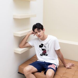 Suppacheep Chanapai Instagram - ทุกคนนนน แชปเหมียวได้ไปลองใส่
Disney x Hush Puppies คอลเลคชั่นใหม่ สุดexclusive ที่สาวกเจ้าหนูมิกกี้ชาวไทยไม่ควรพลาด ต้องมีติดตู้แล้ว
มาในธีม Aloha ที่ถูกออกแบบได้อย่างลงตัวและยังใส่ความน่ารักด้วยลวดลายของมิกกี้ผสมผสานกับบรรยากาศอบอุ่นของเกาะฮาวาย 
แวะชมคอลเลคชั่นสุดพิเศษที่แรกได้แล้ววันนี้ที่เคาเตอร์ Hush Puppies แผนกชั้นในชาย ห้างสรรพสินค้า Central ทุกสาขาทั่วประเทศ

#HushPuppies
#Disney
#MickeyMouse
#DisneyxHushPuppies
