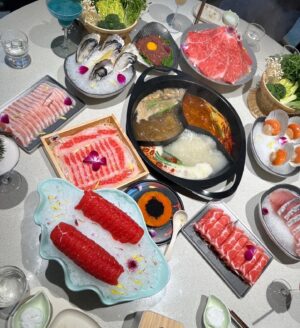 Suppacheep Chanapai Instagram - ถ้าพาเธอไปกินหมาล่า คงได้จับเธอลงหม้อเพราะเธอน่ากิน
#MJhotpot #MJHotpot秘境火锅主题餐厅 #HotpotThemeRestaurant #จีน #อาหาร #ชาบู #หม่าล่า