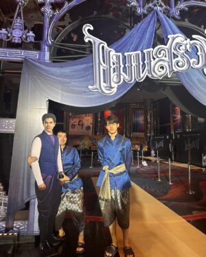 Suppacheep Chanapai Instagram - ขอบพระคุณที่ให้ผมพาพี่ชายวัย 32 ขวบมาร่วมงานนะครับ เดี๋ยวน้องผมก็โตแล้วครับ
#SRICHAND #SRICHANDXMANSUANG #แมนสรวง