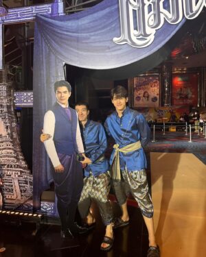 Suppacheep Chanapai Instagram - ขอบพระคุณที่ให้ผมพาพี่ชายวัย 32 ขวบมาร่วมงานนะครับ เดี๋ยวน้องผมก็โตแล้วครับ
#SRICHAND #SRICHANDXMANSUANG #แมนสรวง