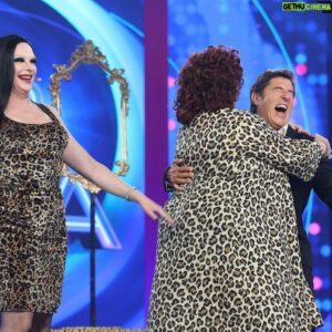Supremme de Luxe Instagram - Muchísimas gracias por todo el cariño que estamos recibiendo @paca_la_pirana y yo por esta actuación en @tucaramesuena. Estamos muy felices ❤️❤️❤️

Mi caracterización estuvo a cargo de @neill.losada que consiguió un parecido que ni yo esperaba, y del pelo se encargó @cristina.caparrospedrosa.

Las fotos son de @joseirun_fotografia