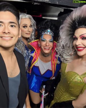 Supremme de Luxe Instagram - Algunas fotos de México 🇲🇽❤️🇲🇽

1- Con las bellas y talentosas @cristianperaltatranformista y @lalolitabanana 

2- Concierto con @laprohibida en @bajocircuito 

3- Con @garbineabasolo y @soyedgarsanchez paseando por CDMX

4- Con la leyenda mexicana @la_supermana

5- Banderas por todo CDMX para celebrar el Pride Mexicano

6- Exposición de Damián Ortega «Pico y elote»

7- Cantando en @ricoclubcdmx 

8- Momentos de promoción 

9- Cantando en @sundrag_brunch captada por el objetivo de @luvsraphotography