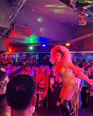 Supremme de Luxe Instagram - Algunas fotos de México 🇲🇽❤️🇲🇽

1- Con las bellas y talentosas @cristianperaltatranformista y @lalolitabanana 

2- Concierto con @laprohibida en @bajocircuito 

3- Con @garbineabasolo y @soyedgarsanchez paseando por CDMX

4- Con la leyenda mexicana @la_supermana

5- Banderas por todo CDMX para celebrar el Pride Mexicano

6- Exposición de Damián Ortega «Pico y elote»

7- Cantando en @ricoclubcdmx 

8- Momentos de promoción 

9- Cantando en @sundrag_brunch captada por el objetivo de @luvsraphotography