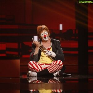 Supremme de Luxe Instagram - Pues ya está, se acabó este viaje tan maravilloso que ha sido @tucaramesuena 

He sido muy feliz durante toda la edición sobre todo por encontrarme en la vida con mis ocho compañeros de concurso, son lo mejor que me llevo de esta experiencia. 

Y por supuesto, quiero agradecer enormemente a todo el equipo que está detrás que trabaja muy duro para que nosotros podamos lucir en cada gala. Todos juntos forman un engranaje perfecto que hace que el programa fluya. 

Felicidades enormes a @davibusta por haber ganado esta edición, es una maravilla que sigas contando con el cariño de la gente después de tantos años de carrera. 

Y yo, os aseguro que estoy muy feliz con mi 4ª posición. No lo esperaba en absoluto. Gracias gracias gracias por todo el cariño que me habéis demostrado estas semanas. ¡Seguimos! ❤️❤️❤️❤️