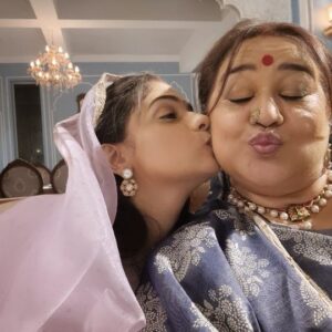 Supriya Shukla Instagram - जन्मदिन मुबारक प्यारी बुलबुल ♥️..
श्रुति ❤️.. तुम हमेशा खुश रहो..
सपने की उड़ान भरो...
हरदम खिलखिलाती रहो 
करो जो मन करें...
करती रहो अपनी मनमानी 😊...
गाती नाचती.. हर साल करो पार...
बड़ी होना.. पर रहना यूँही नटखट सी पगलेट दीवानी 😘
बहुत सारा प्यार ❤️