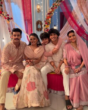 Supriya Shukla Instagram - 100 Episodes Done and counting…❤️

Keep watching Mera Baalam Thanedar on @colorstv & @officialjiocinema at 9.30PM.