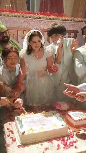 Supriya Shukla Instagram - 100....n many more to go... Celebrate..... N keep up the good work🙏🙏...
Thank u team MBT... N all our viewers for loving us🙏.. Encouraging us... N making us do better work again n again.. Thank you🙏
Mera balam thanedar❤️❤️❤️....
All my fantastic actors.. N all the departments who work non stop to achieve the unattainable😊🙏