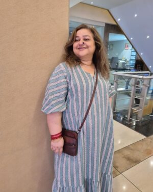 Supriya Shukla Instagram - आज थोड़ा बाहर जाया जाए.. 
थोड़ी तफरी की जाय 
बस मुस्कुरा लो.. और सब मुस्कुरा के देखा जाए 😊
Styled by  @seam_stress_by_rajludhwani 
Beautiful n comfortable frock by @nangaliaruchira