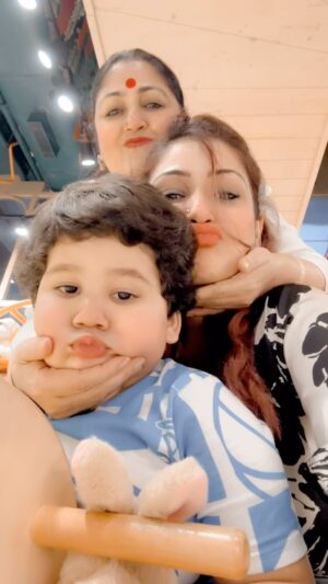 Surilie Gautam Instagram - My pakke yaar ❤️🥰😍😘
#mummy #saibhang #foreverbonds❤️ 🧿