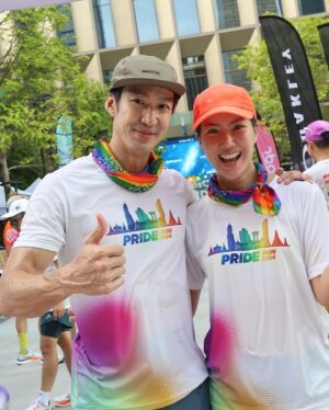 Suriyont Arunwattanakul Instagram - Bro ❤️ Sis Running. 🏃🏃 @tyratelling  @rev.runnr #revrunnrpriderun
#SauconyThailand
#EndorphinPro4
#REVRUNNR