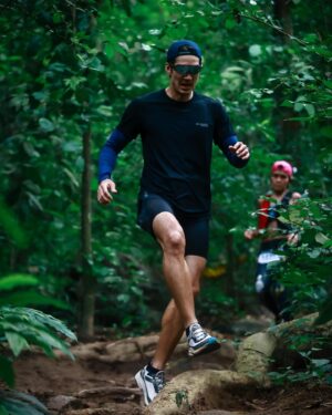 Suriyont Arunwattanakul Instagram - Trailแรก สุดประทับใจกับประสบการณ์ที่ได้รับ  1 มอง ตัดสินใจ มั่นใจ ไป : สายตาและการตัดสินใจต้องรวดเร็ว แม่นยำ 🔥 การเคลื่อนไหวร่างกายต้องลงตำแหน่งแน่น เป๊ะ ในทุกองศา 🔥 มั่นใจ แล้วไปทันที #หรือTrailคือทางของเรา #trail #trailrunning #trails #trailrunner