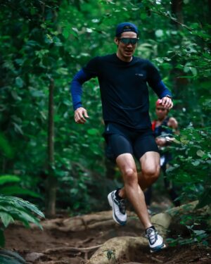 Suriyont Arunwattanakul Instagram - Trailแรก สุดประทับใจกับประสบการณ์ที่ได้รับ  1 มอง ตัดสินใจ มั่นใจ ไป : สายตาและการตัดสินใจต้องรวดเร็ว แม่นยำ 🔥 การเคลื่อนไหวร่างกายต้องลงตำแหน่งแน่น เป๊ะ ในทุกองศา 🔥 มั่นใจ แล้วไปทันที #หรือTrailคือทางของเรา #trail #trailrunning #trails #trailrunner