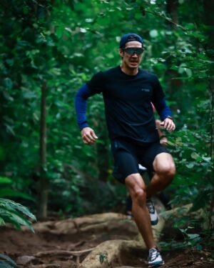 Suriyont Arunwattanakul Instagram - Trailแรก สุดประทับใจกับประสบการณ์ที่ได้รับ  1 มอง ตัดสินใจ มั่นใจ ไป : สายตาและการตัดสินใจต้องรวดเร็ว แม่นยำ 🔥 การเคลื่อนไหวร่างกายต้องลงตำแหน่งแน่น เป๊ะ ในทุกองศา 🔥 มั่นใจ แล้วไปทันที #หรือTrailคือทางของเรา #trail #trailrunning #trails #trailrunner