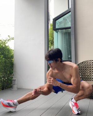 Suriyont Arunwattanakul Instagram - อ่านบทจบ - 15.00 ก็ถึงเวลา Muscle Training - 18.00 ต่อด้วย Cardio Training ฝึก Stretching , Drill , Sprint , Warm up 2 Km. ,Tempo ( 6 km Pace 5.0 ) 🔥🔥🔥🔥 @oakleylifestylethailand #ฝึกต่อไปดิวะ #หนักไม่หนักไม่รู้รู้แต่ไม่เคยหยุดจนกว่าจะสุดลมหายใจ  #กลับมาเล่นครั้งนี้ต้องครบไม่งั้นไม่จบ #อย่าได้เบาอย่าได้แผ่ว #เอาไปให้หมดทั้งร่างกายและหัวใจ #workoutmotivation #weighttraining #bodybuilding #leanmuscle #gym #trainhard #workout