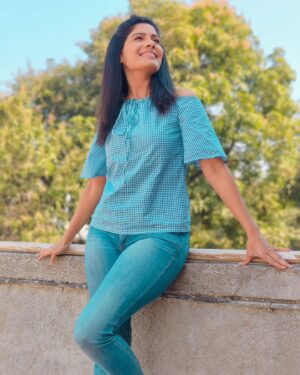 Suruchi Adarkar Instagram - Getting thru  blue Monday💙
#summervibes
📸 @chanda.pawar.9862