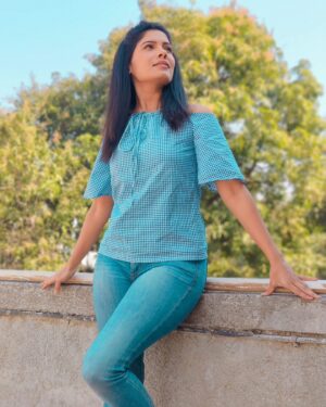 Suruchi Adarkar Instagram - Getting thru  blue Monday💙
#summervibes
📸 @chanda.pawar.9862