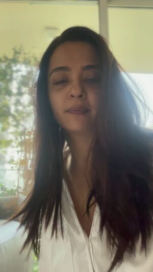 Surveen Chawla Instagram - My first ever for u guys !! Hope u enjoy it!! 🩶🎵🎤