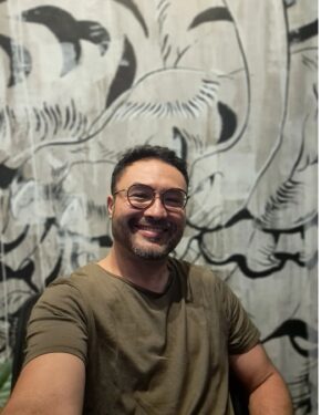 Surya Saputra Instagram - start and end your day with the practice of gratitude
just remind yourself of the things that you are gratefull of
and appreciate the things that you already have
and be gentle with yourself
just remember the best way to start and end your day..is with heart full of gratitude.