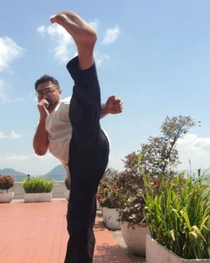 Surya Saputra Instagram - beberapa waktu yg lalu sempet sakit kaki yg nggak pernah di rasain sebelumnya..dan hikmah dari sakit kemarin adalah harusnya merubah pola hidup jadi lebih banyak olahraga..lebih sehat..lebih jaga diri..makan dan istirahat harus sesuai..
bukan hanya buat diri sendiri..tapi juga buat istri dan anak2 di rumah..ayo sehaaattt..
kuncinya komitmen dan konsisten..pasti bisa..