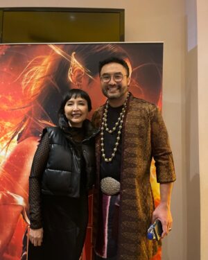 Surya Saputra Instagram - Finally... !! 😍

sebuah perjuangan yg hasilnya bikin seneeeng banget di liat nya kemarin..
@upirocks @jokoanwar
@screenplayfilms_id 
@bumilangitofficial .. seluruh cast dan crew..kalian semua gokiiilllll.....hasilnya bikin saya bangga banget...
sebuah kebanggaan di ajak main di film sriasih ini  menjadi karakter prayogo dan menjadi bagian dari jagat bumi langit ...terima kasih 😊😊😊

besok film ini akan tayang..tapi tiket sudah bisa dibeli mulai sekarang..

Gala Premiere @sriasihmovie.official

outfit by @gheafashionstudio ...loveeeee it😍😍😍