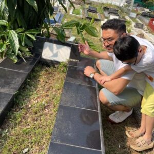 Surya Saputra Instagram - maaf ya pa baru bisa ziarah hari ini ke makam...love you pa