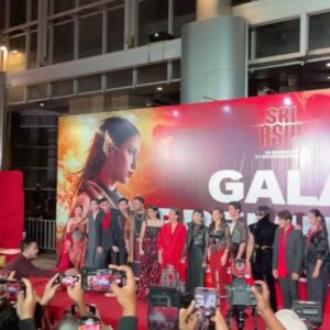 Surya Saputra Instagram - Finally... !! 😍

sebuah perjuangan yg hasilnya bikin seneeeng banget di liat nya kemarin..
@upirocks @jokoanwar
@screenplayfilms_id 
@bumilangitofficial .. seluruh cast dan crew..kalian semua gokiiilllll.....hasilnya bikin saya bangga banget...
sebuah kebanggaan di ajak main di film sriasih ini  menjadi karakter prayogo dan menjadi bagian dari jagat bumi langit ...terima kasih 😊😊😊

besok film ini akan tayang..tapi tiket sudah bisa dibeli mulai sekarang..

Gala Premiere @sriasihmovie.official

outfit by @gheafashionstudio ...loveeeee it😍😍😍