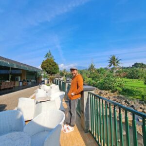 Surya Saputra Instagram - aaahhh segernya udara disini hehehe...lihat langitnya aja udah seneng