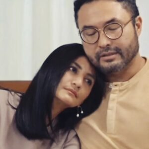 Surya Saputra Instagram - Nggak kebayang syuting IC , nggak ada mama sarah..😢
Chemistry luar biasa yg sudah terbangun selama 2 tahun...performa akting yg luar biasa (ini yg ngomong banyak lho bukan hanya gua 😁.) dan pasti rumah angsa bakal hambar rasanya tanpa mama sarah.
Semua crew tim3 kemarin bilang, sedihnya kok ampe kayak gini ya mas.. dan aku cuma senyum.

Banyak yg kita semua alami.. naik turun perasaan..
syuting kepanasan..keujanan..dikejar waktu.. 
nunggu yg nggak jelas.. macet di jalan mau ke lokasi..dll..
semua pengorbanan itu, semua keadaan itu, yg membuat kita semua bukan hanya jadi rekan kerja tapi jadi.... KELUARGA. 
Semoga kita bisa kerja bareng lagi.. 
see you soon

#MamaSarah 
#ikatancintarcti