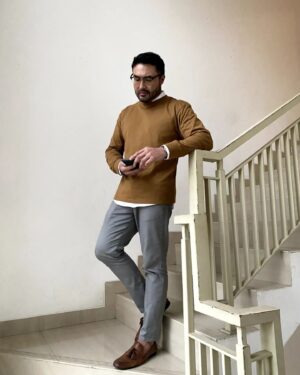 Surya Saputra Instagram - hujan terus...banyak temen2 yg kena dampak nya jadi pada banjir...😔
kalian semua gimana? aman2 kah?😔
