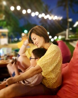 Surya Saputra Instagram - happy birthday istriku @cynthia_lamusu ..sehat2 terus..jadi pribadi yg selalu menyebarkan kebaikan..positive vibes..selalu happy..
thank you udah jadi luar biasa buat papa dan anak2 😊