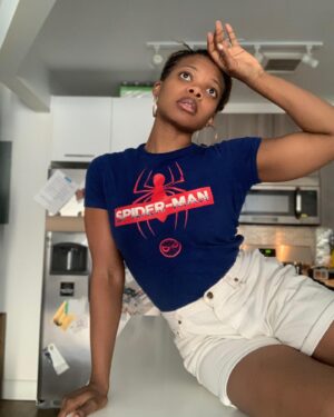 Susan Heyward Instagram - The Rona emotional roller coaster:
Determined / distressed / deranged.
Feel it all and stay strong out there! Special shout out to Queens, NY 😉 I found this t-shirt in a thrift store in the boys section 🙈 and almost didn’t buy it. Today, wearing it makes me feel energized and hopeful and able to share some love. What are ya’ll doing to ride the emotional waves?